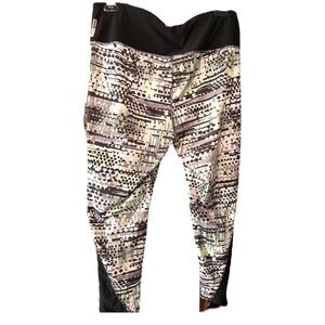 𝅺RBX Stratus Mesh Ankle Cropped Leggings